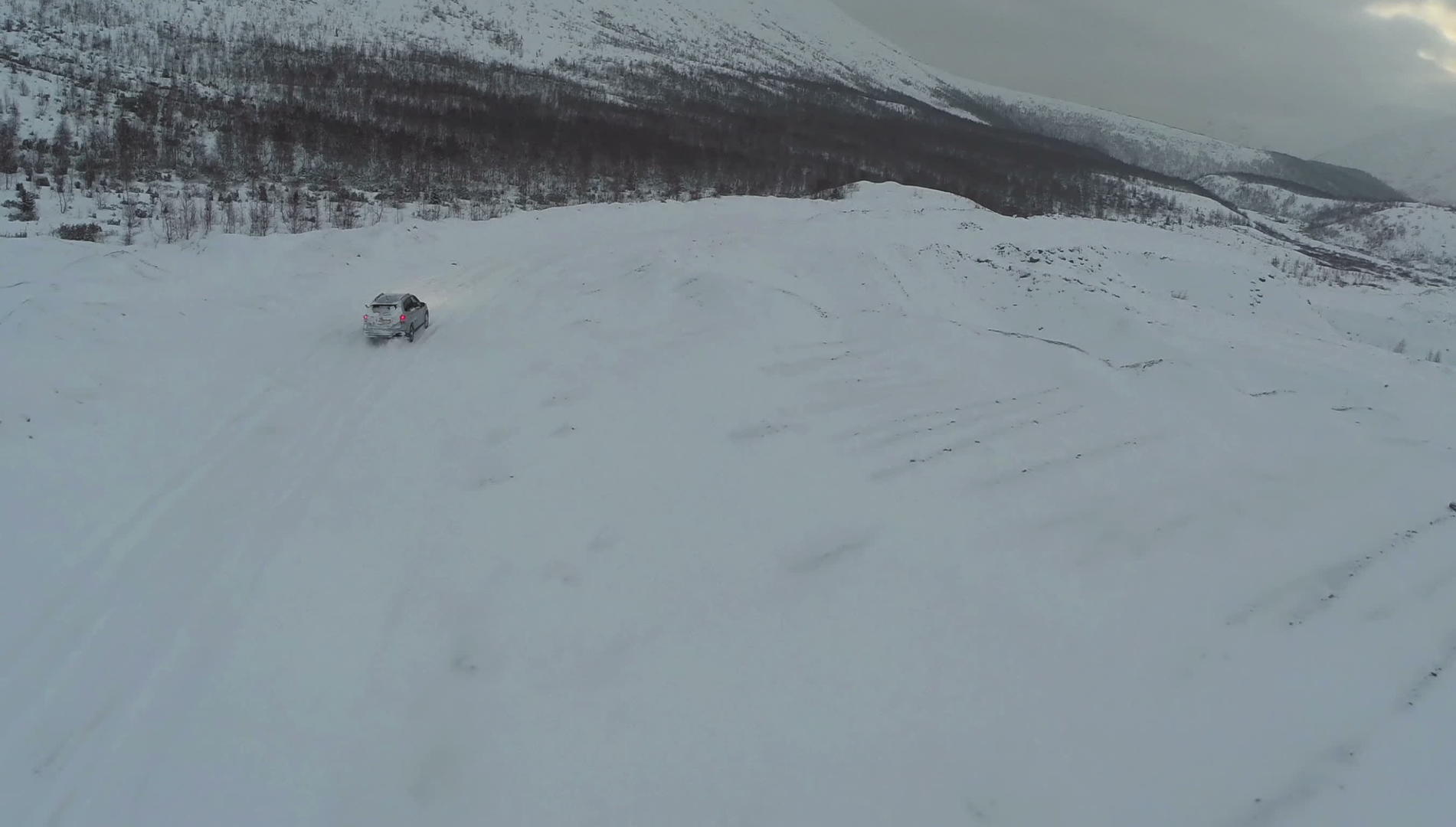 冬天在山上旅行视频的预览图