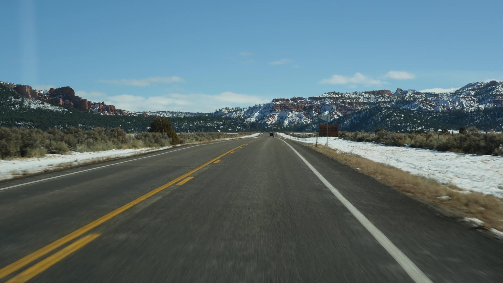 从锡安到布莱斯峡谷的美国公路旅行 在犹他州开车 在美国搭便车 89 从公路到迪克西森林 冬季本地旅行 安静 安静视频的预览图