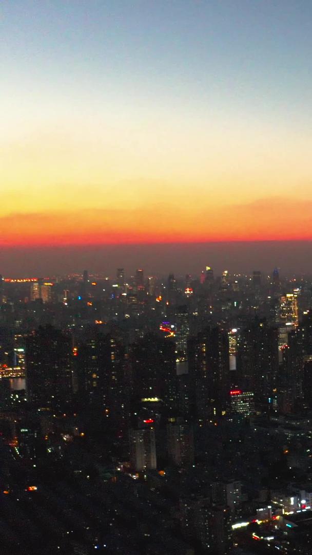 上海浦东CBD夜景航拍视频的预览图