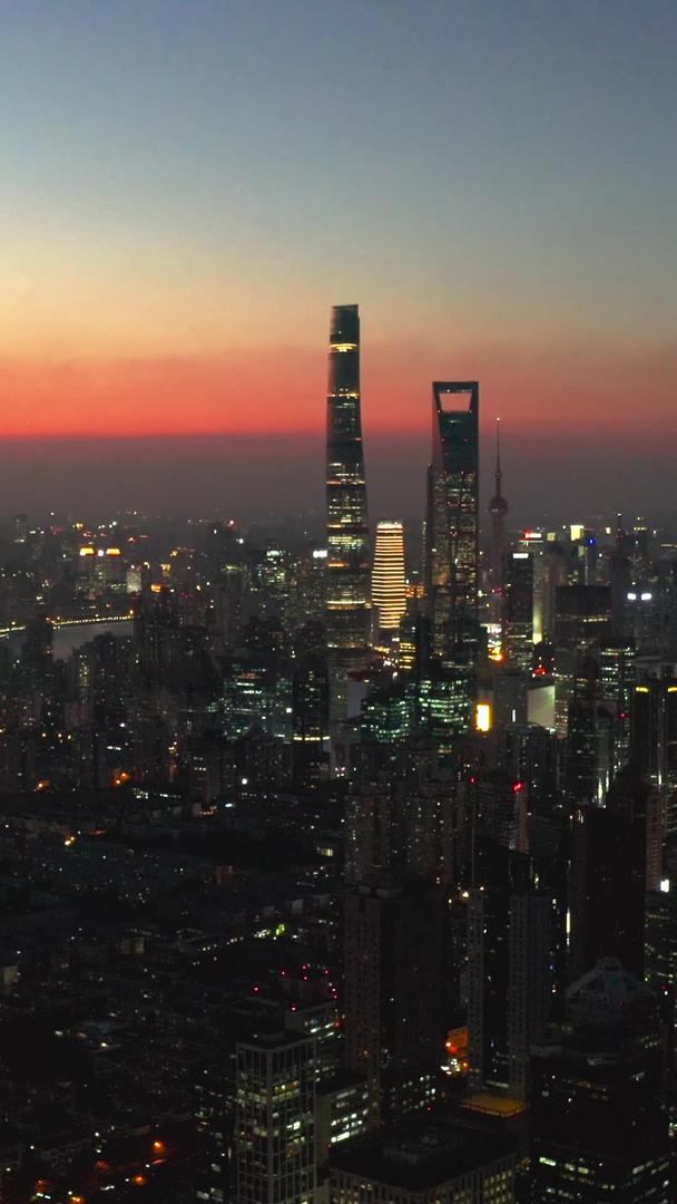 上海浦东CBD夜景航拍视频的预览图