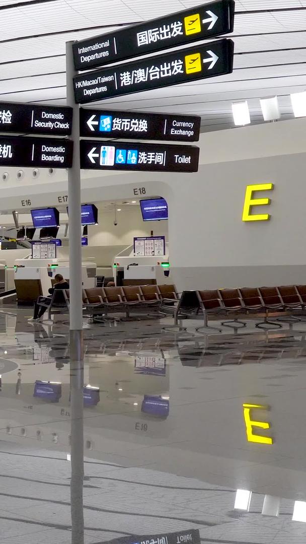 大兴机场航站楼大气设施视频的预览图