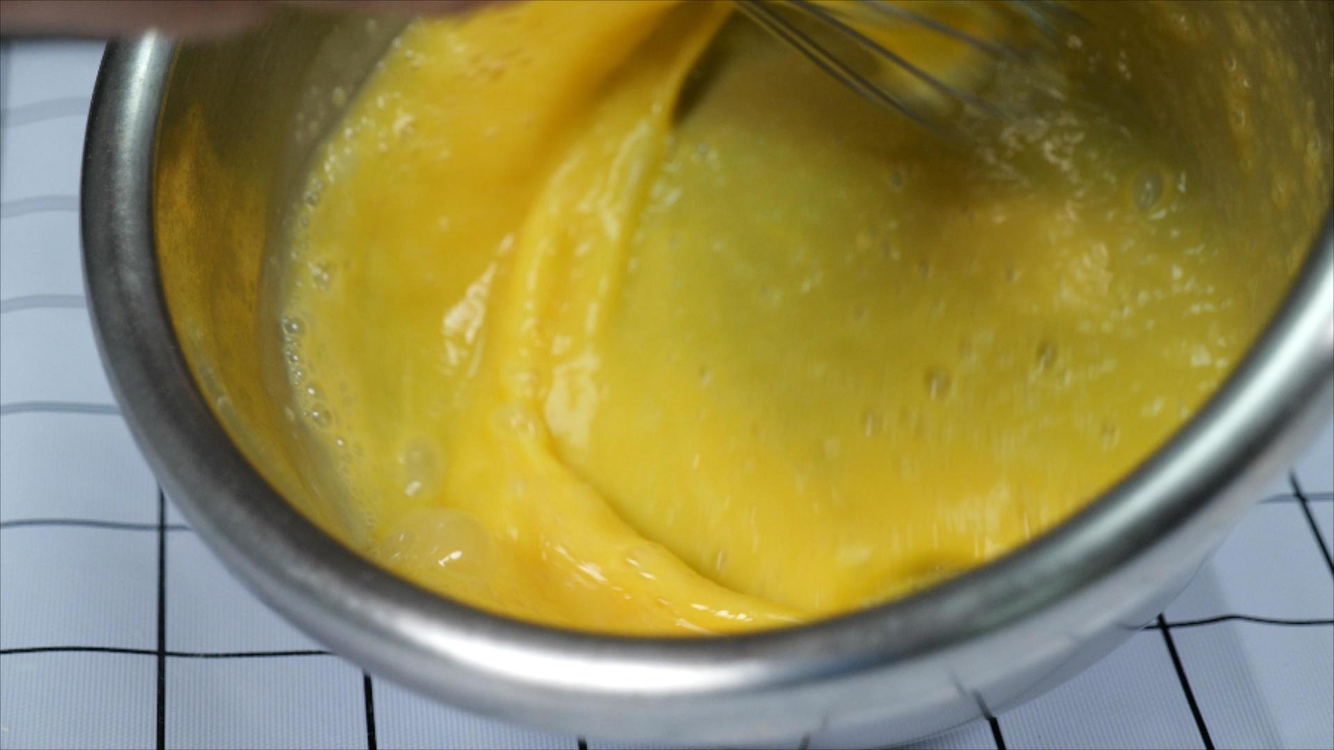 打蛋器打法鸡蛋视频的预览图