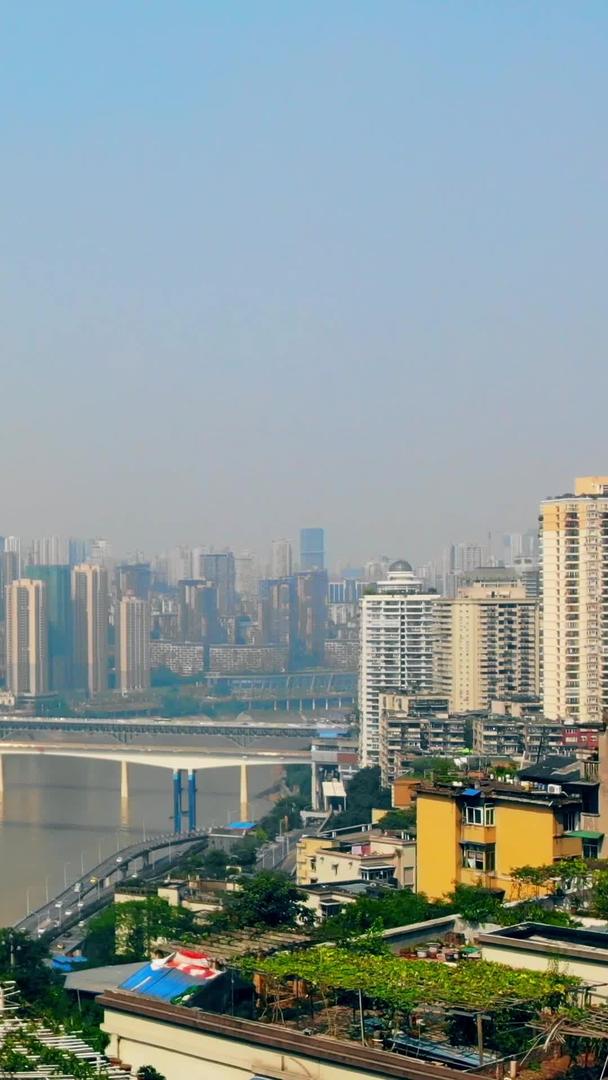重庆长江边航拍高楼风格视频的预览图