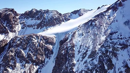 高雪峰和冰川视频的预览图