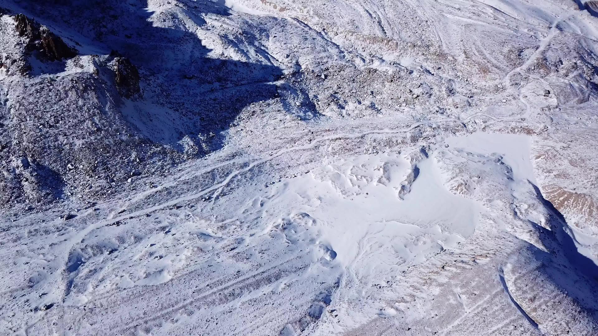 冰雪覆盖高冰层视频的预览图