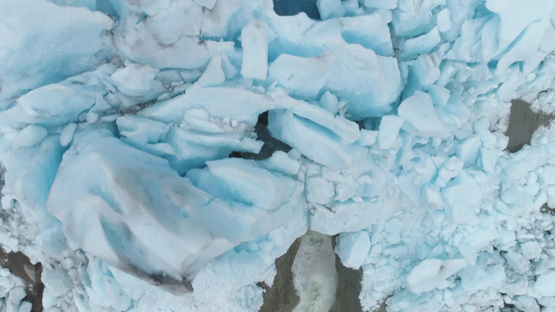 BlueNigardsbreenGlacier是欧洲最大的Jostedalsbreen冰川的一部分视频的预览图