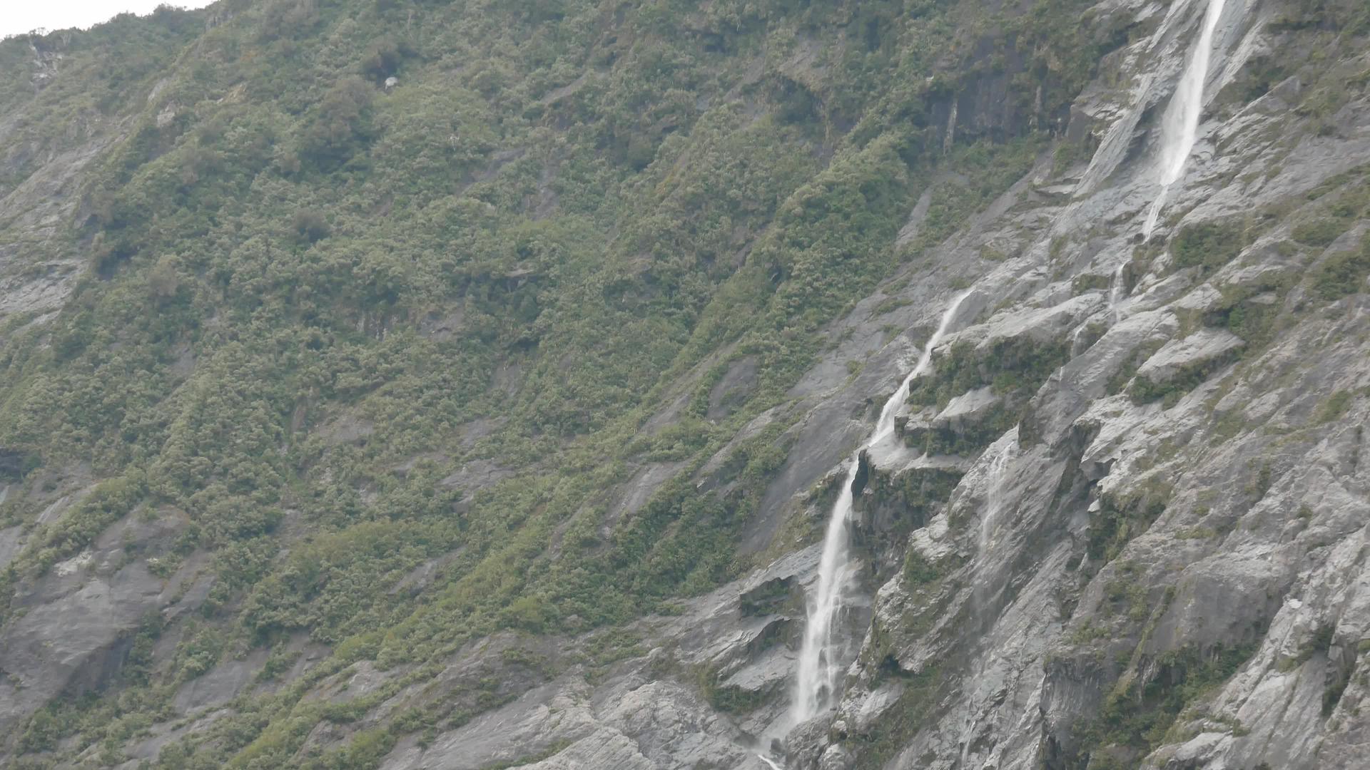 冰川的瀑布视频的预览图