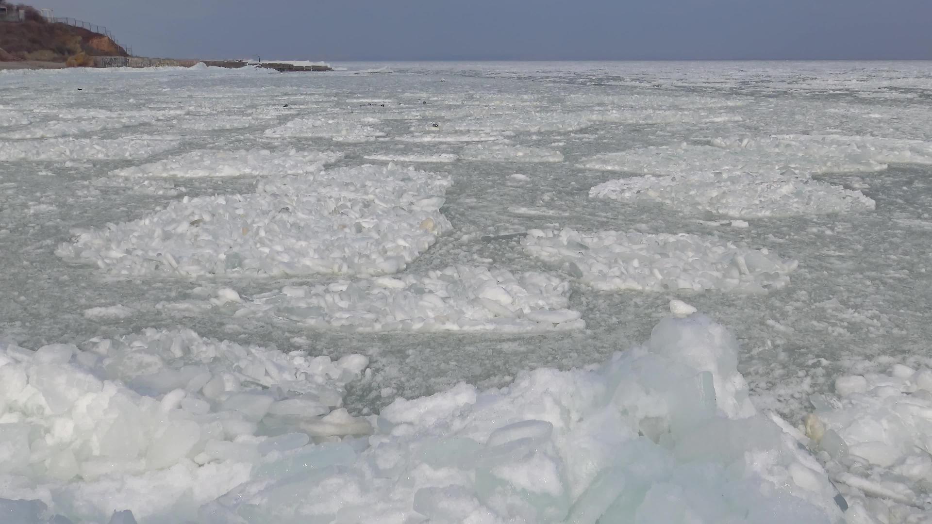 浮冰在黑海视频的预览图
