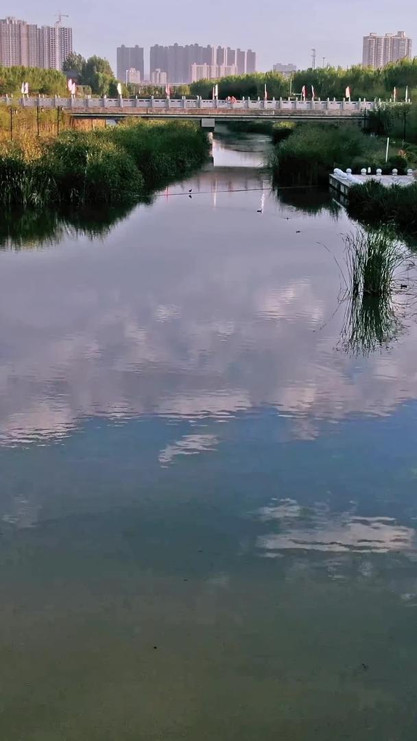 西安幸福河生态公园视频的预览图