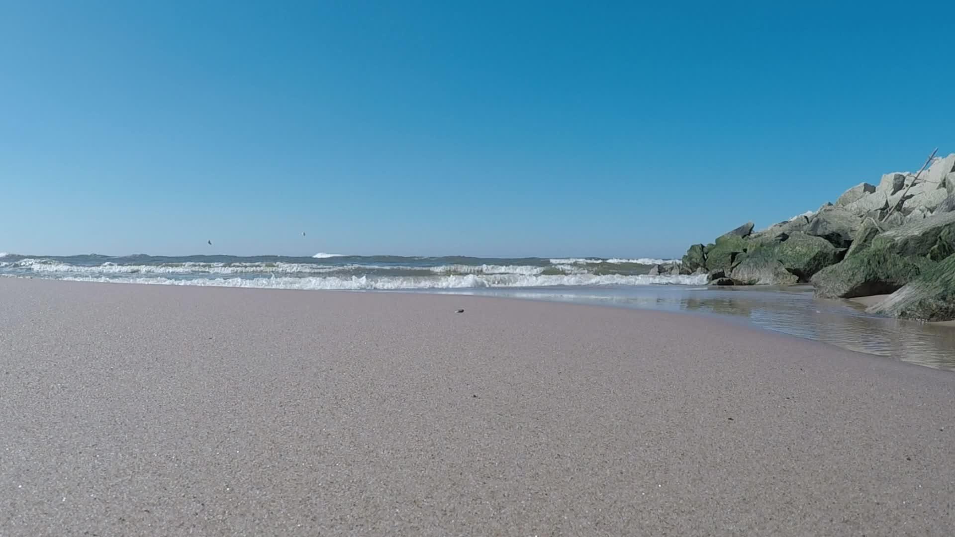 在波兰的黄海冲浪冲浪相机视频的预览图