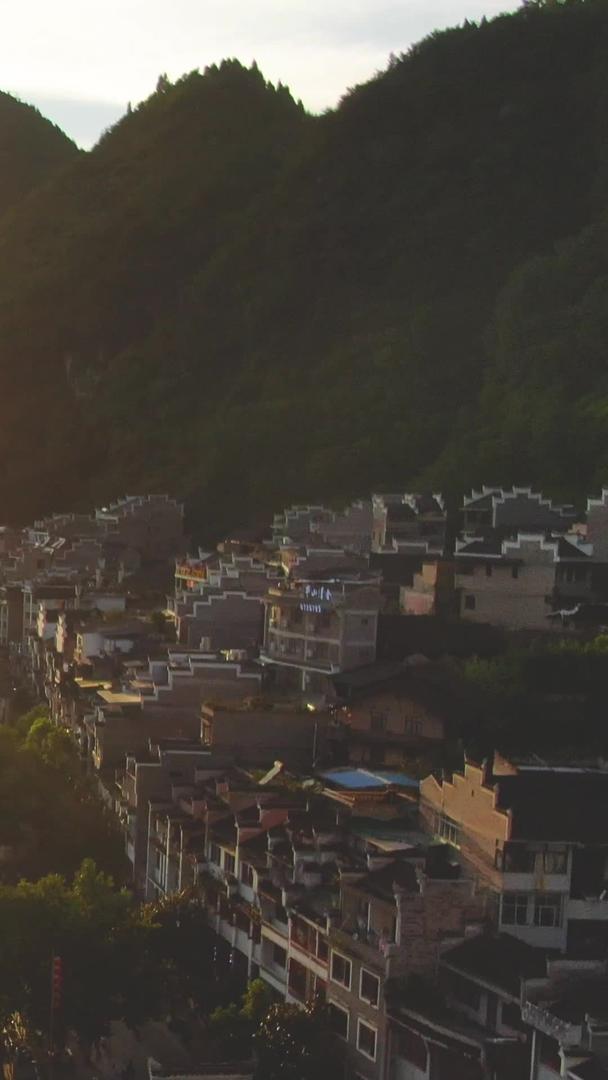 贵州镇远古镇夕阳游船唯美视频视频的预览图