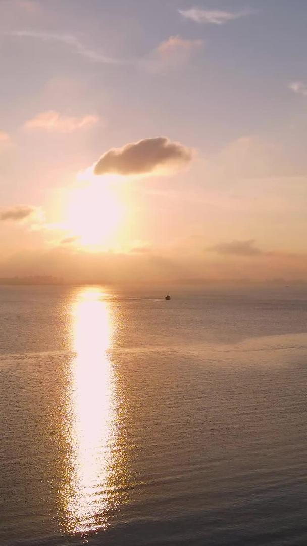 胶州湾在夕阳下航拍视频的预览图
