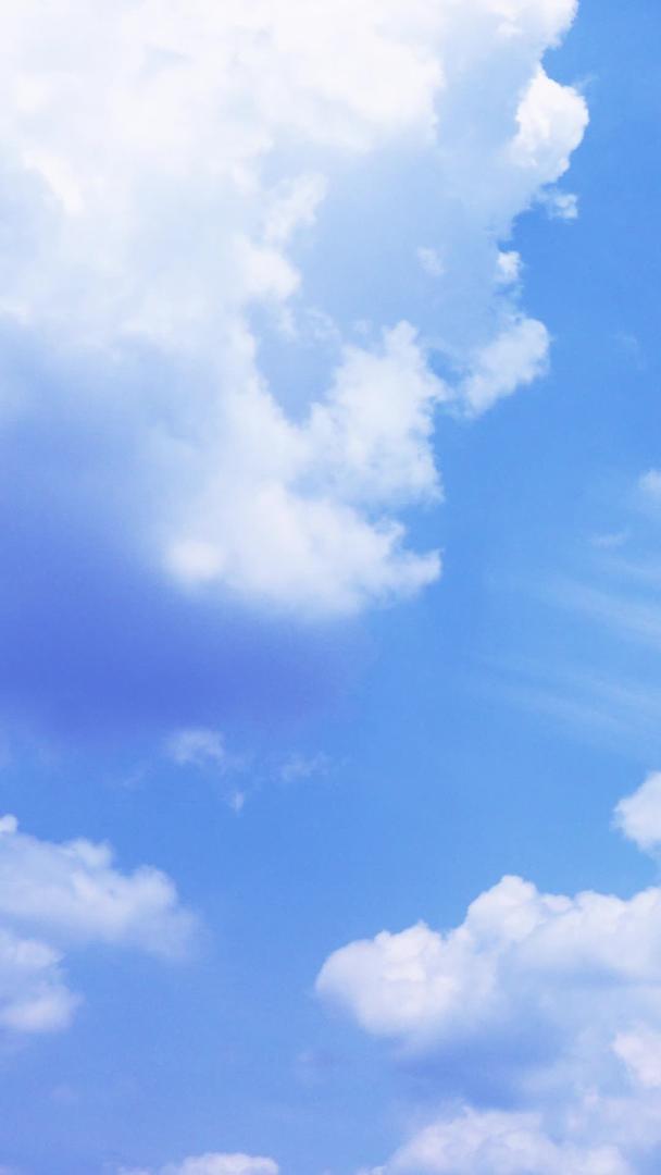 蓝天白云延时实拍素材视频的预览图