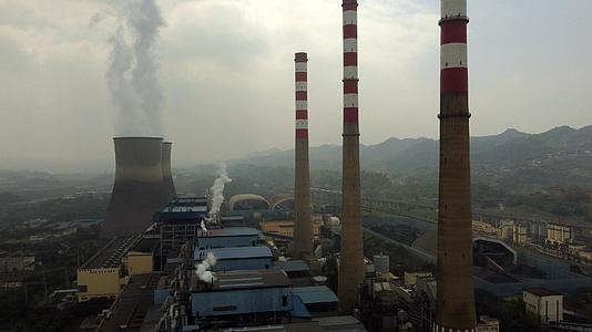 航拍重庆火力发电厂污染空气素材视频的预览图