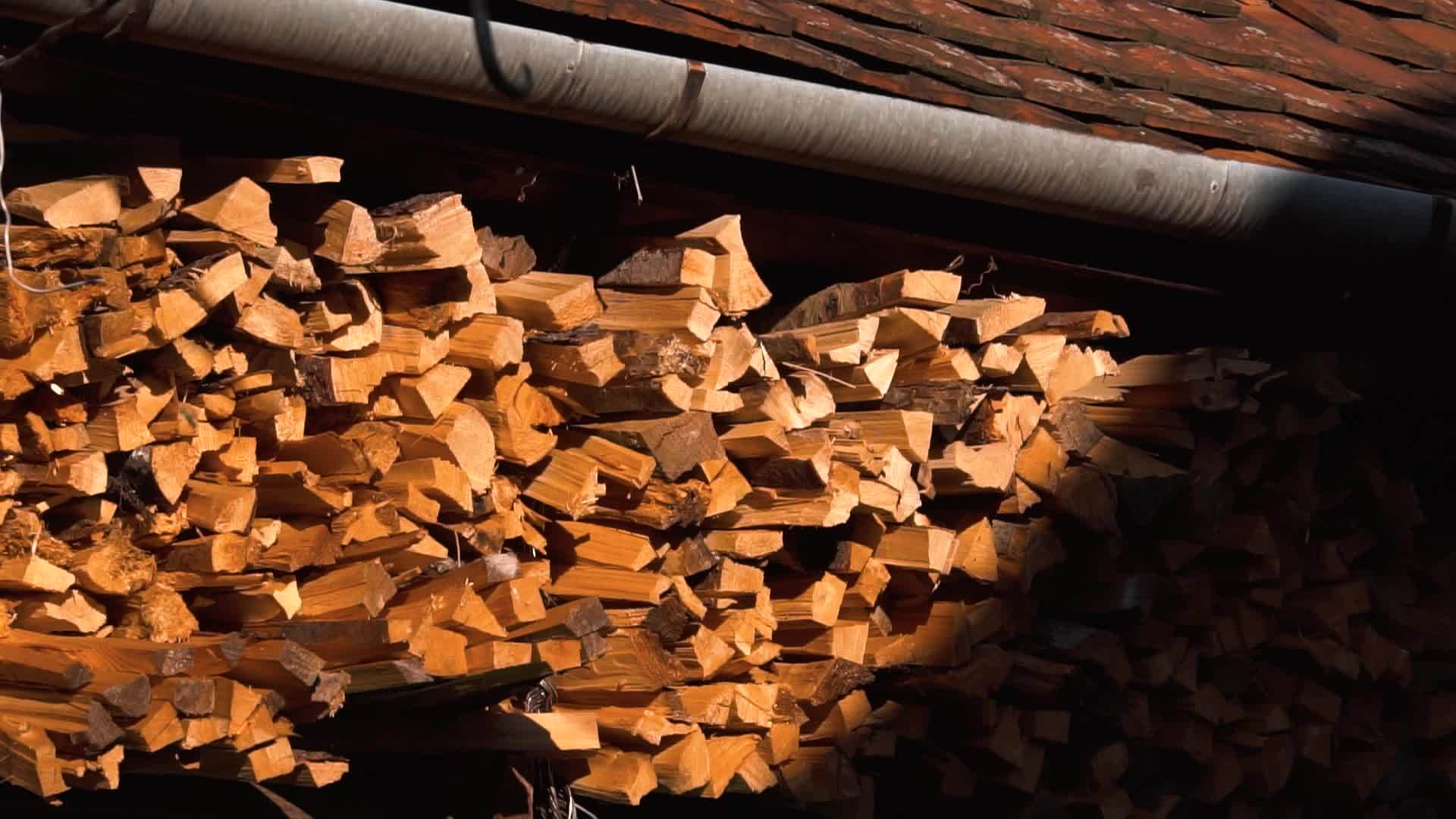 木柴堆积的背景视频的预览图
