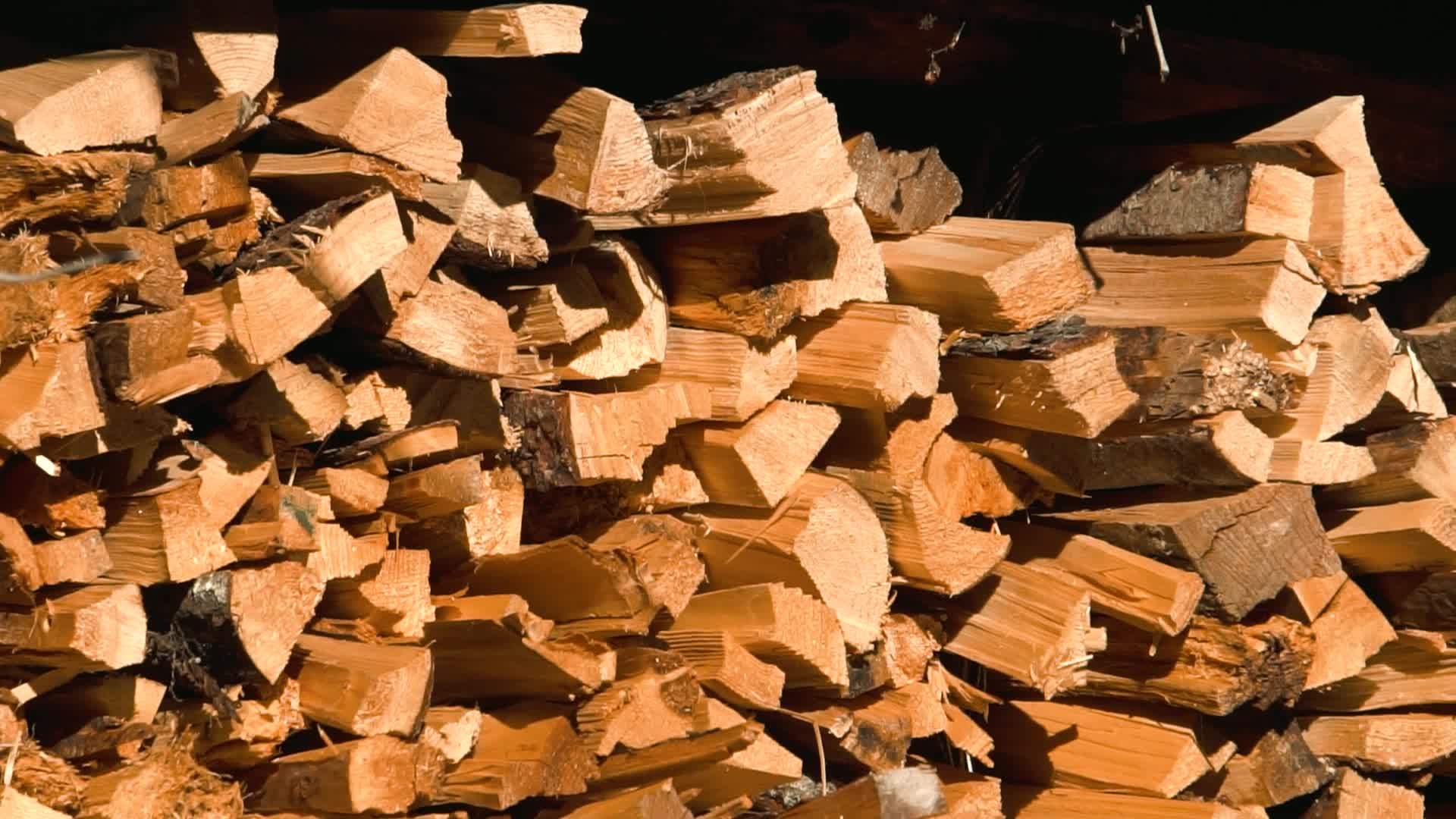 木柴堆积的背景视频的预览图