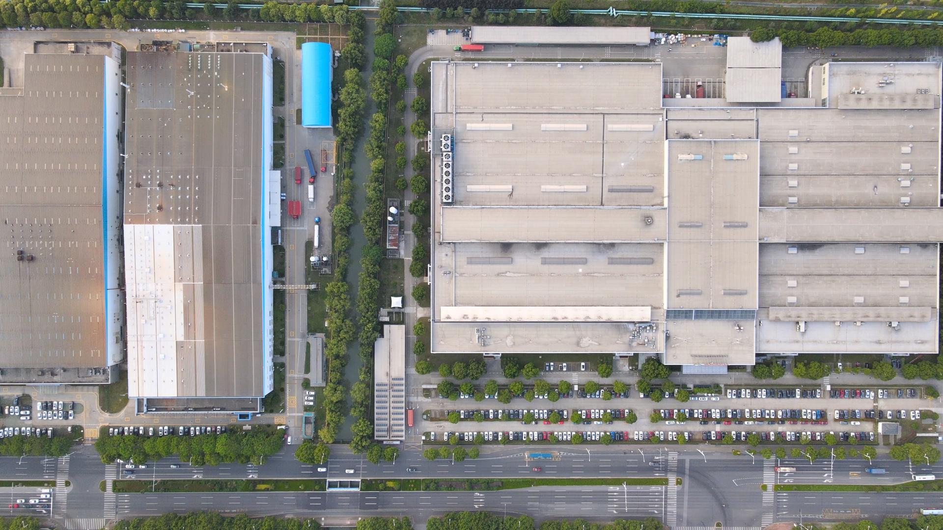 4k城市工厂俯拍视频的预览图