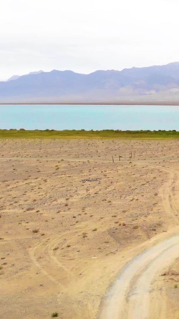青海大柴旦湖跟车航拍视频的预览图