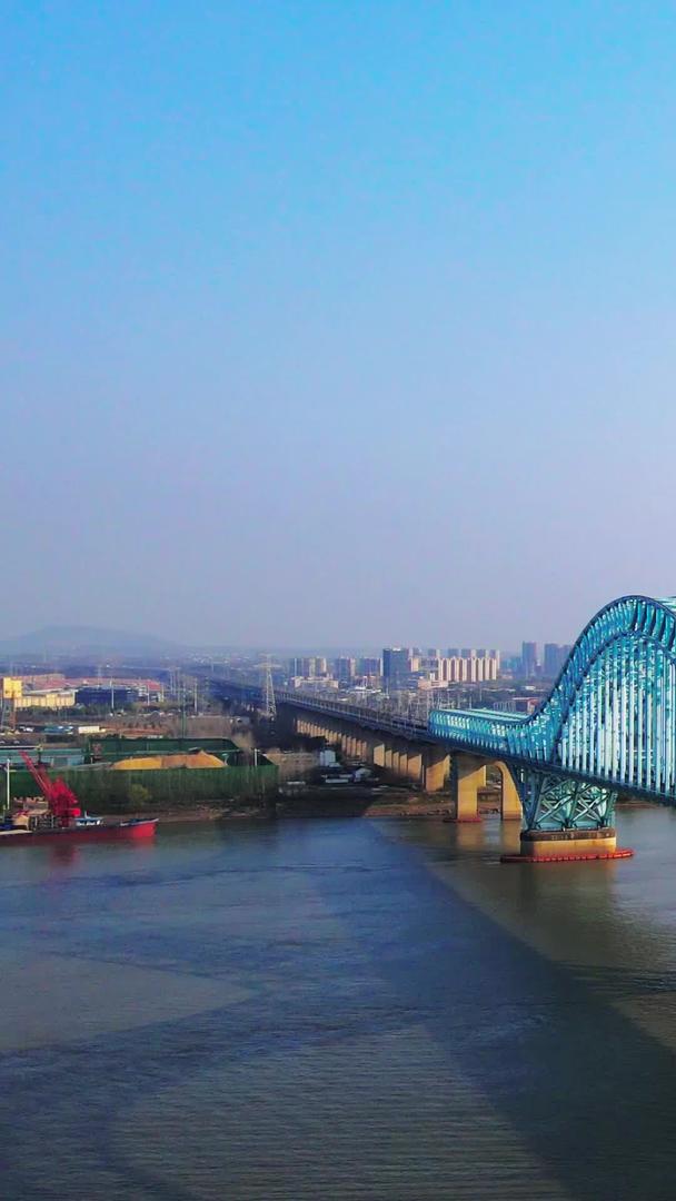 南京航拍大胜关铁路大桥视频的预览图