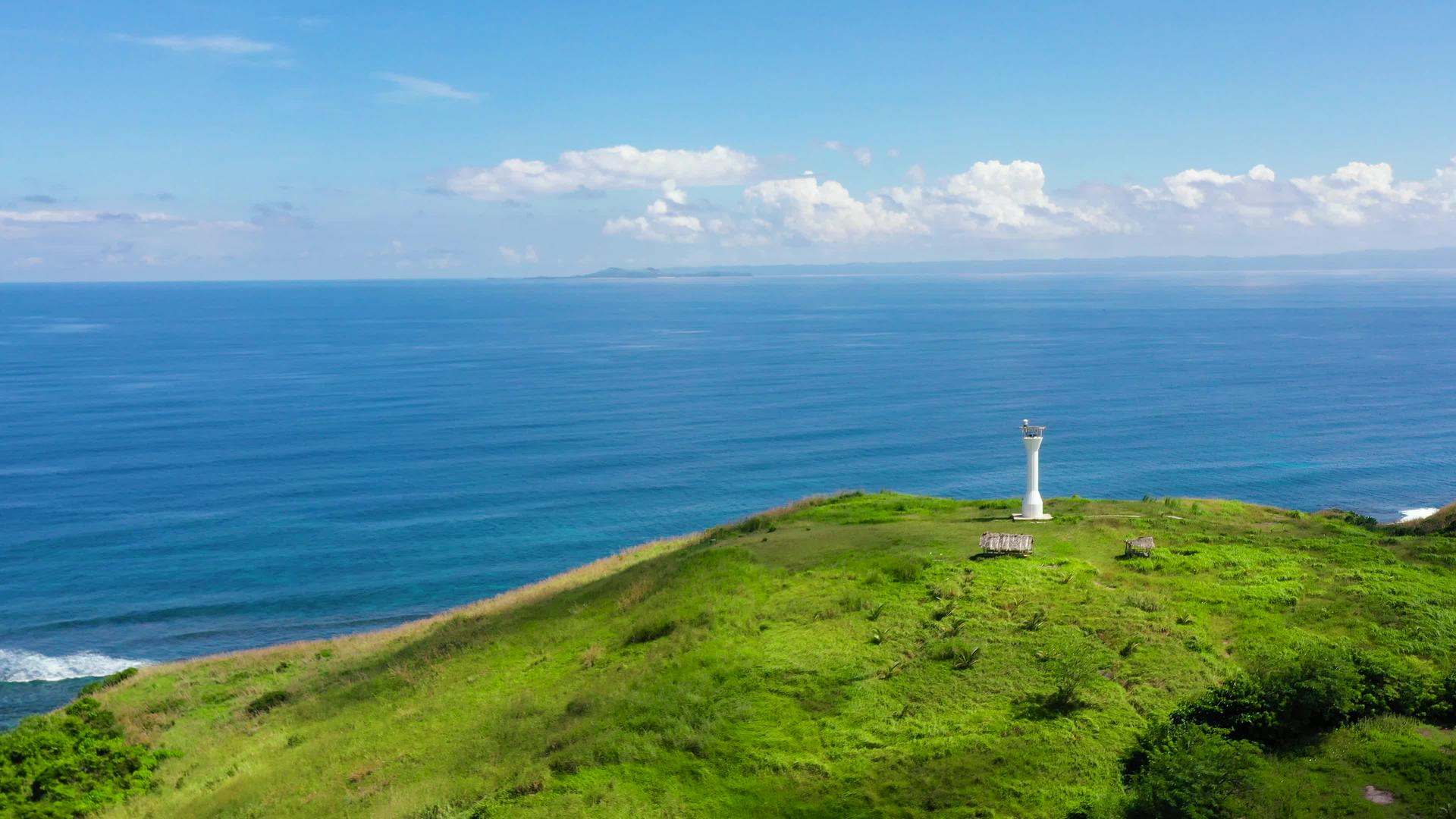 热带岛屿上的灯塔视频的预览图