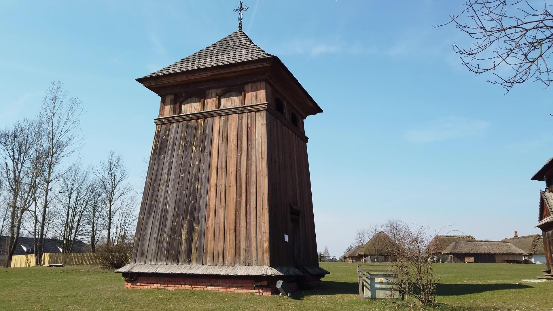 20世纪初在一个古老的塞特奇村的一座木制教堂里视频的预览图