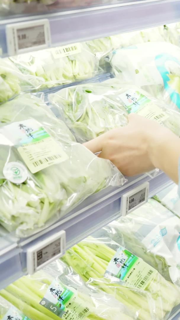 超级市场买蔬菜视频的预览图