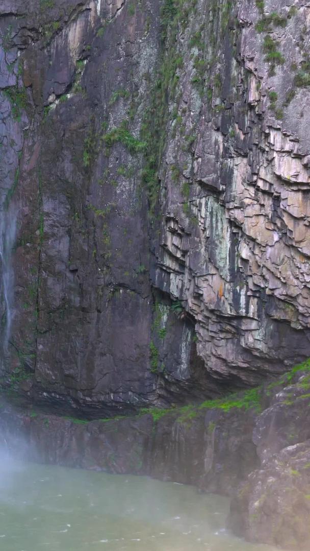 5A景区刘伯温故里百丈第一瀑布实拍集合视频的预览图