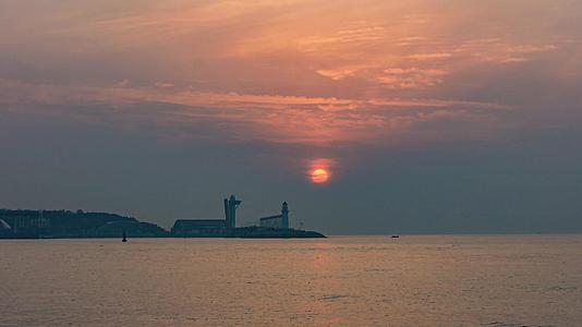 8K青岛奥帆中心海上日出朝霞视频的预览图