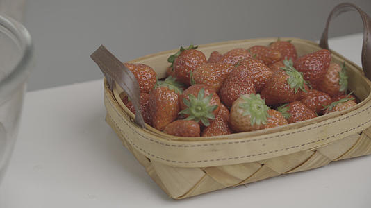 草莓酱素材06视频的预览图