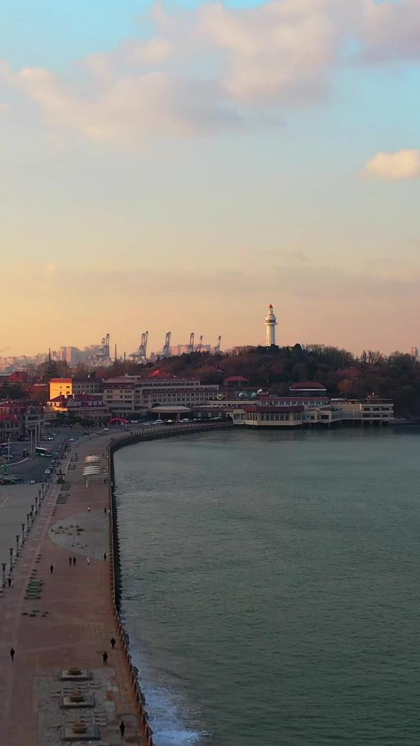山东烟台航拍海滨风光及高楼大厦视频的预览图