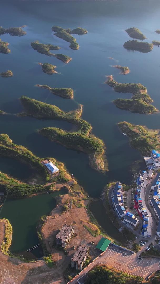 湖北省4A级旅游景点仙岛湖上星罗棋布的岛屿自然风光素材视频的预览图