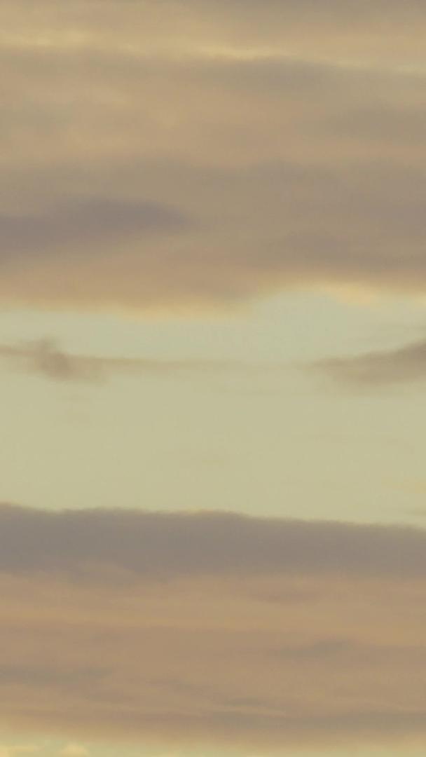延迟摄影城市天空夕阳夕阳夕阳云素材流动视频的预览图