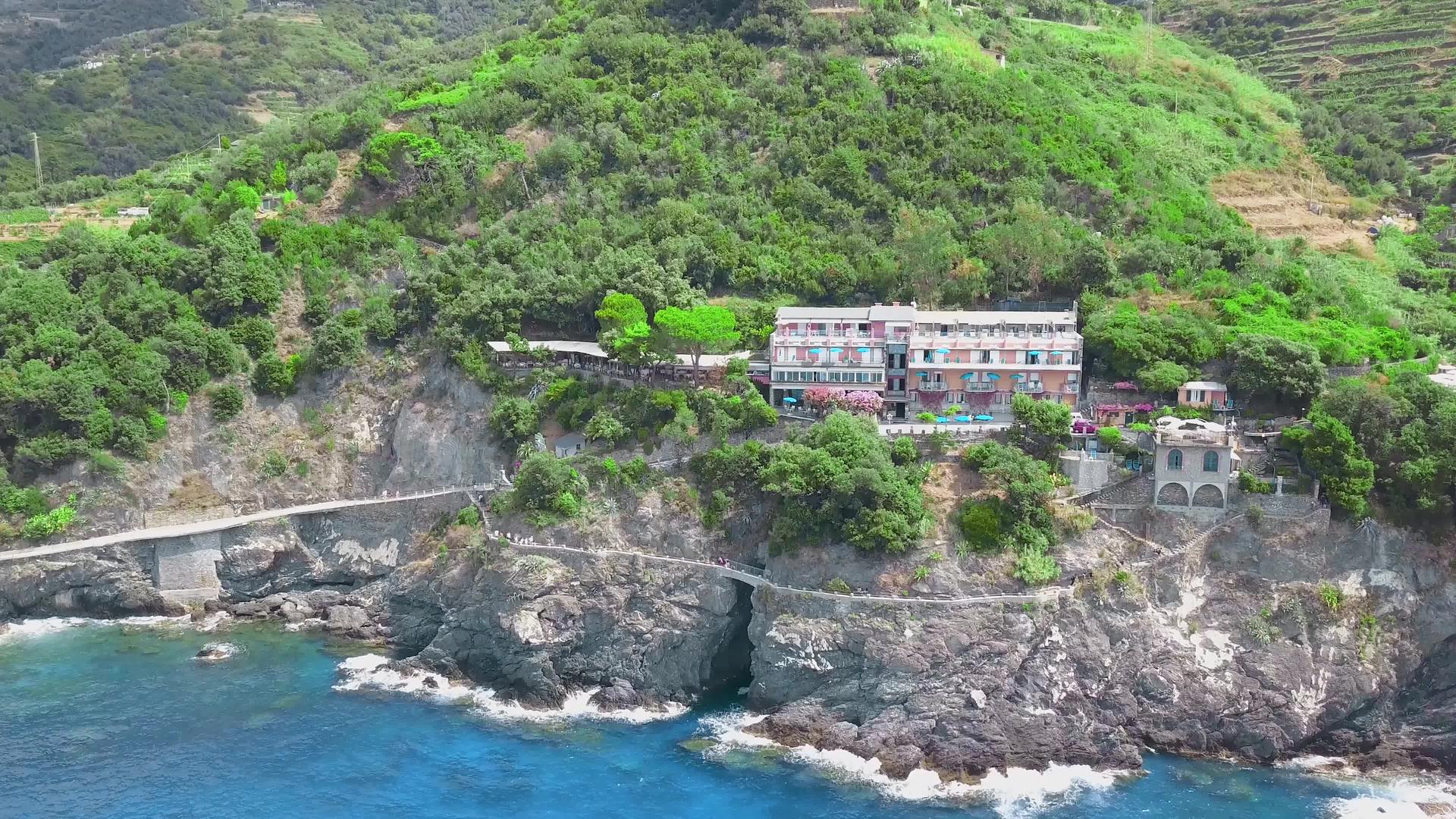 五渔村蒙特罗索无人机的空中景观著名的步行Passeggiatadell'amore联合国教科文组织视频的预览图