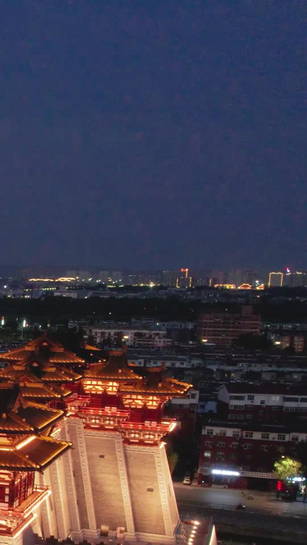 航拍洛阳地标建筑应天门夜景视频视频的预览图