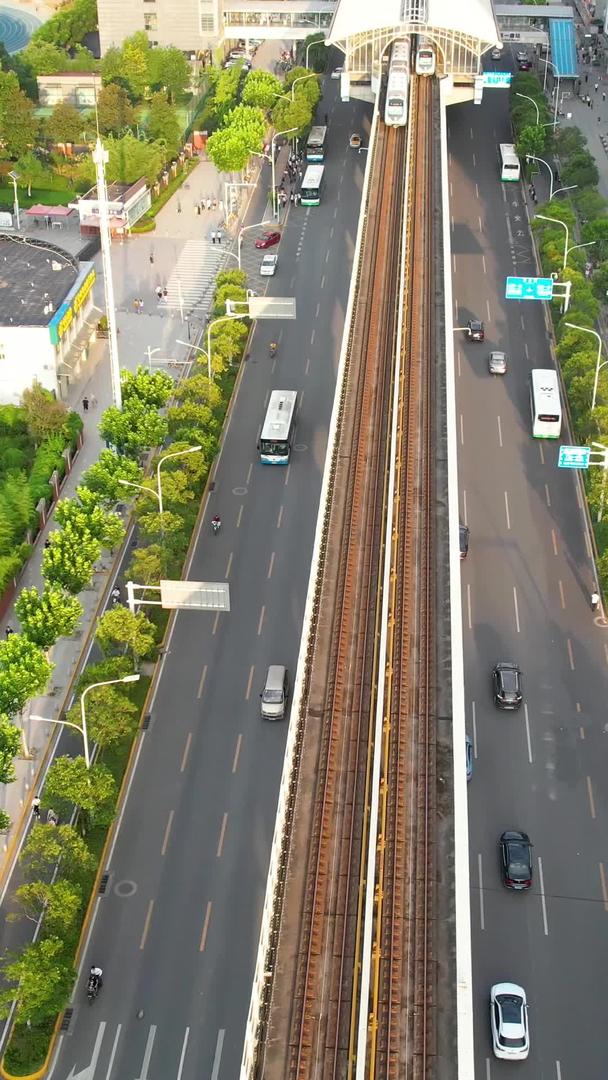 航拍城市立体交通轨道交通道路轻轨列车素材视频的预览图