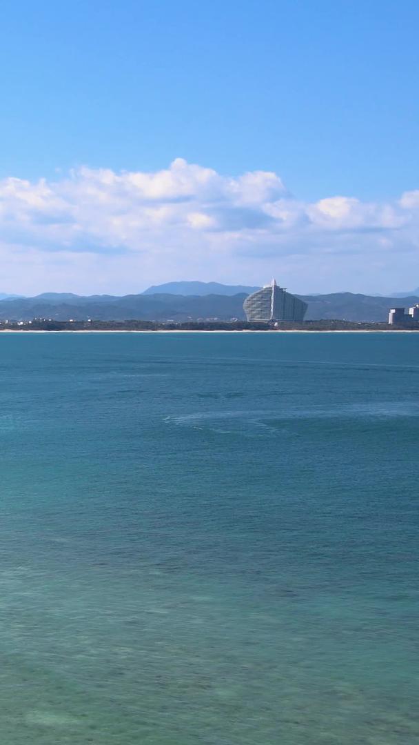 海南省三亚5A风景区蜈支洲岛游船码头直升机停机坪航拍环绕视频的预览图