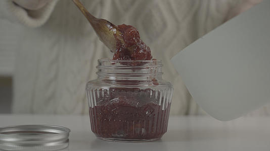 草莓酱素材18视频的预览图