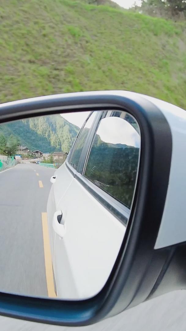 公路旅行汽车行驶后视镜风景视频的预览图