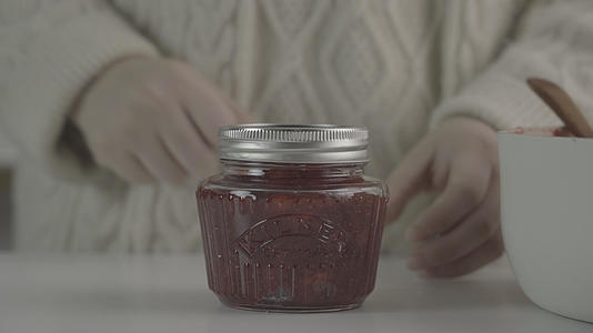 草莓酱素材19视频的预览图