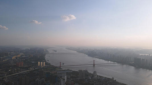 航拍城市风光江景桥梁4k素材视频的预览图