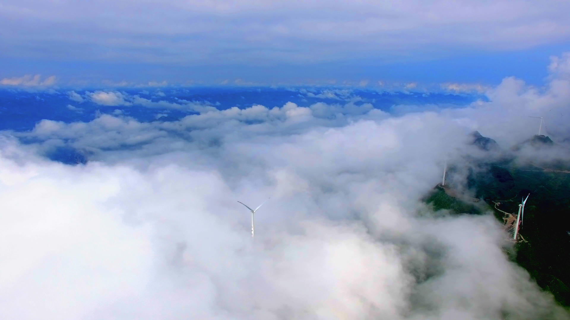 云海航拍风车4k视频的预览图