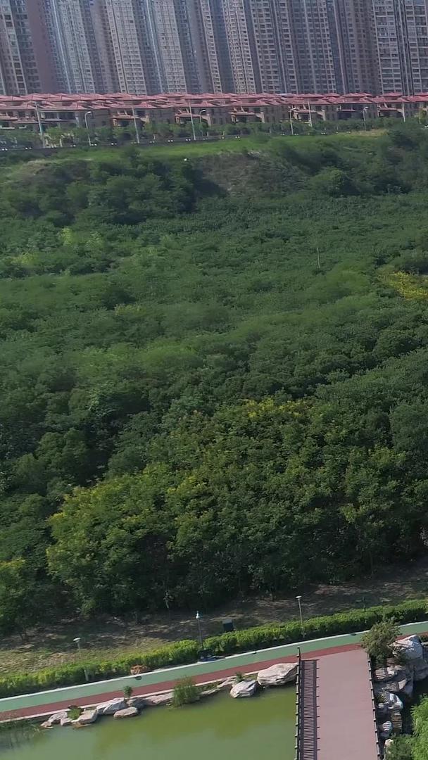 西安曲江雁鸣湖航拍视频的预览图