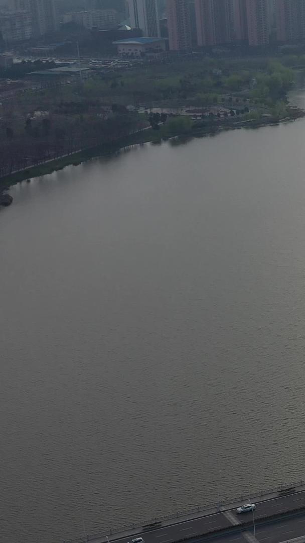武汉沙湖大桥交通航拍视频的预览图