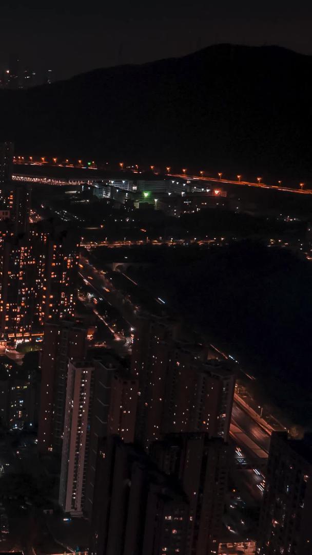城市夜景移动延时航拍黑金视频的预览图