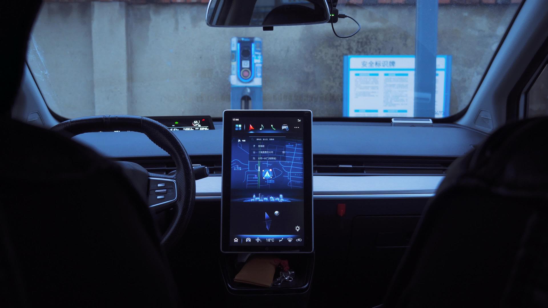 新能源汽车4K实拍充电桩视频的预览图