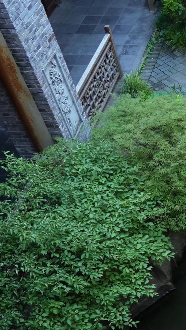 慢镜头升级拍摄素材古装影视城历史怀旧场景亭台楼阁御花园视频的预览图