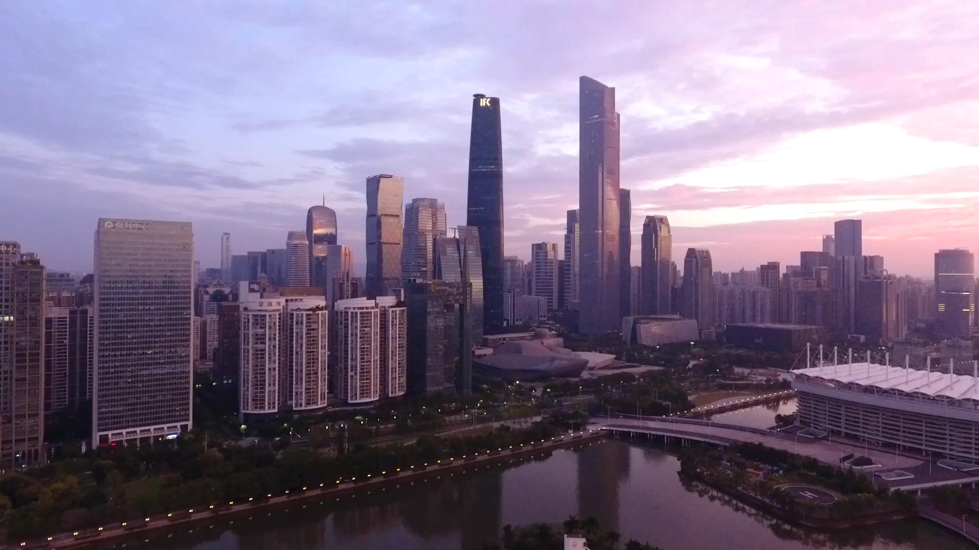 广州珠江新城CBD清晨城市空镜高清全景航拍视频的预览图