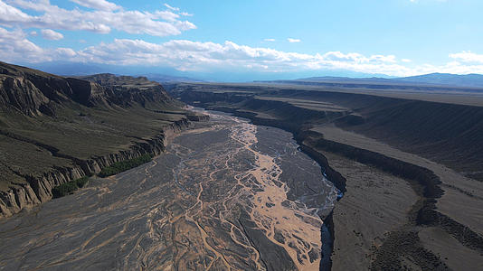 新疆旅游地标安集海大峡谷自然风光原始地貌风景4k素材视频的预览图
