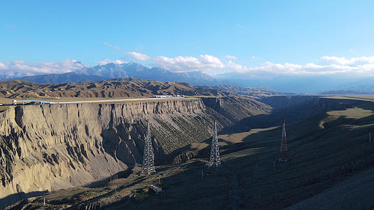 航拍新疆旅游景点安集海大峡谷全景自然风光4k素材视频的预览图