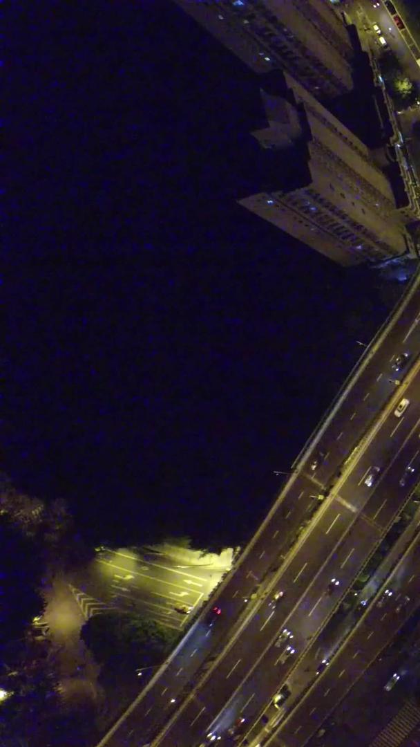 航拍夜景上海立交桥视频的预览图